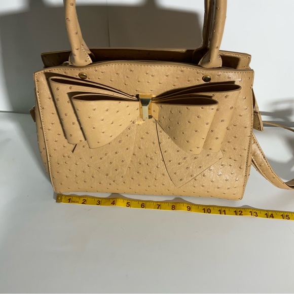 Crossi Woman’s Ostrich Faux Leather Bow Camel Tan Double Pocket Gold Zip Bag - Picture 15 of 16